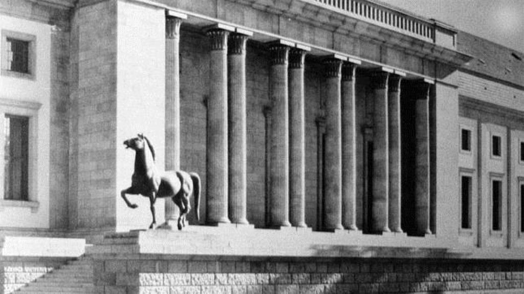 The horses on the steps of the Chancellery after its remodeling in 1939.