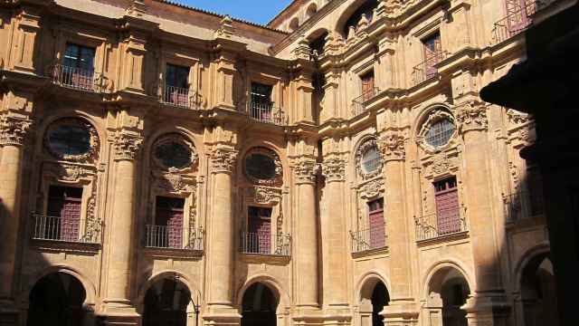 Archivo - Claustro de la sede central de la Universidad Pontificia de Salamanca