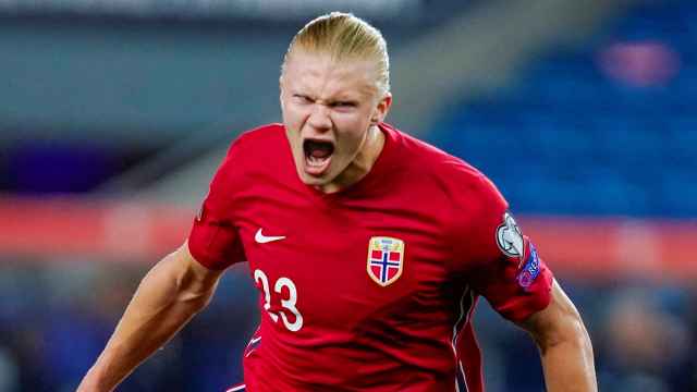 Haaland celebra un gol con Noruega