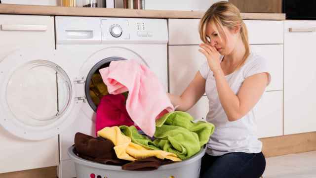 Estos son los trucos para evitar el olor a humedad en tu ropa.
