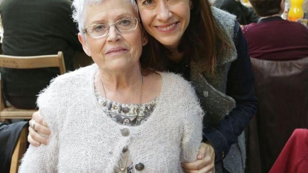 Raquel Sánchez, junto a su madre hace unos años.