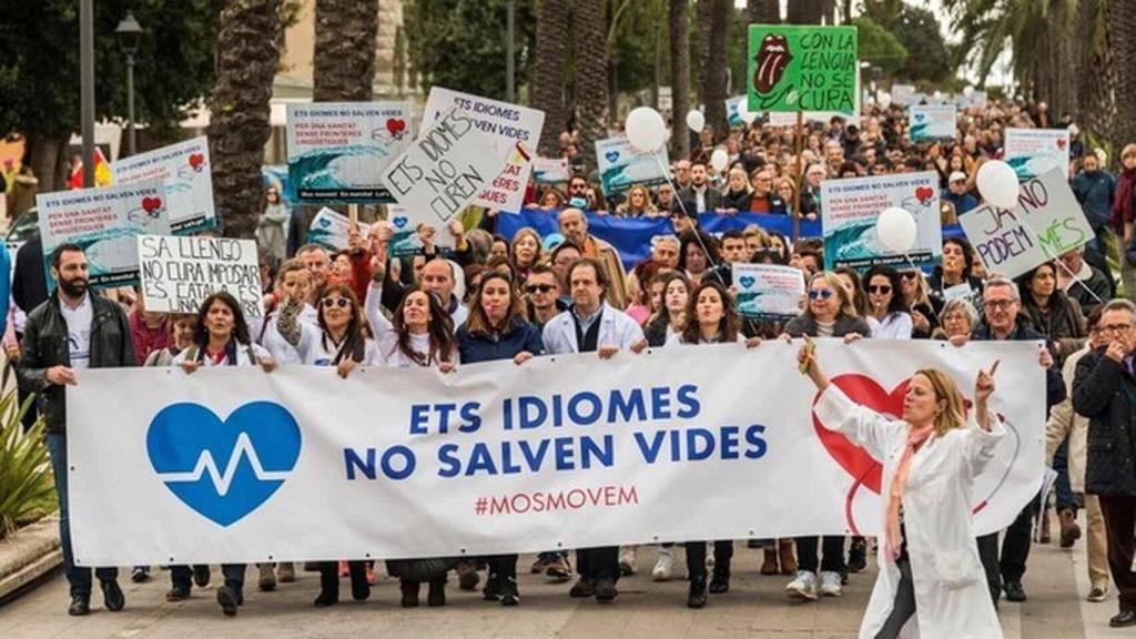 Manifestación contra la política lingüística balear en la sanidad.