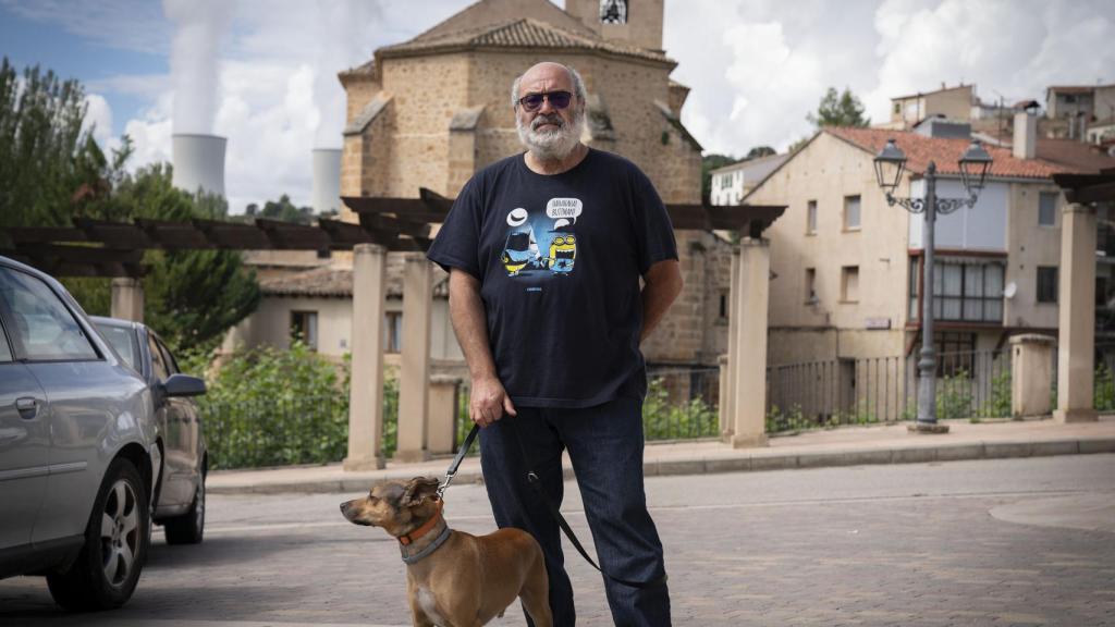 Juan, in Trillo, with the nuclear power plant in the background.