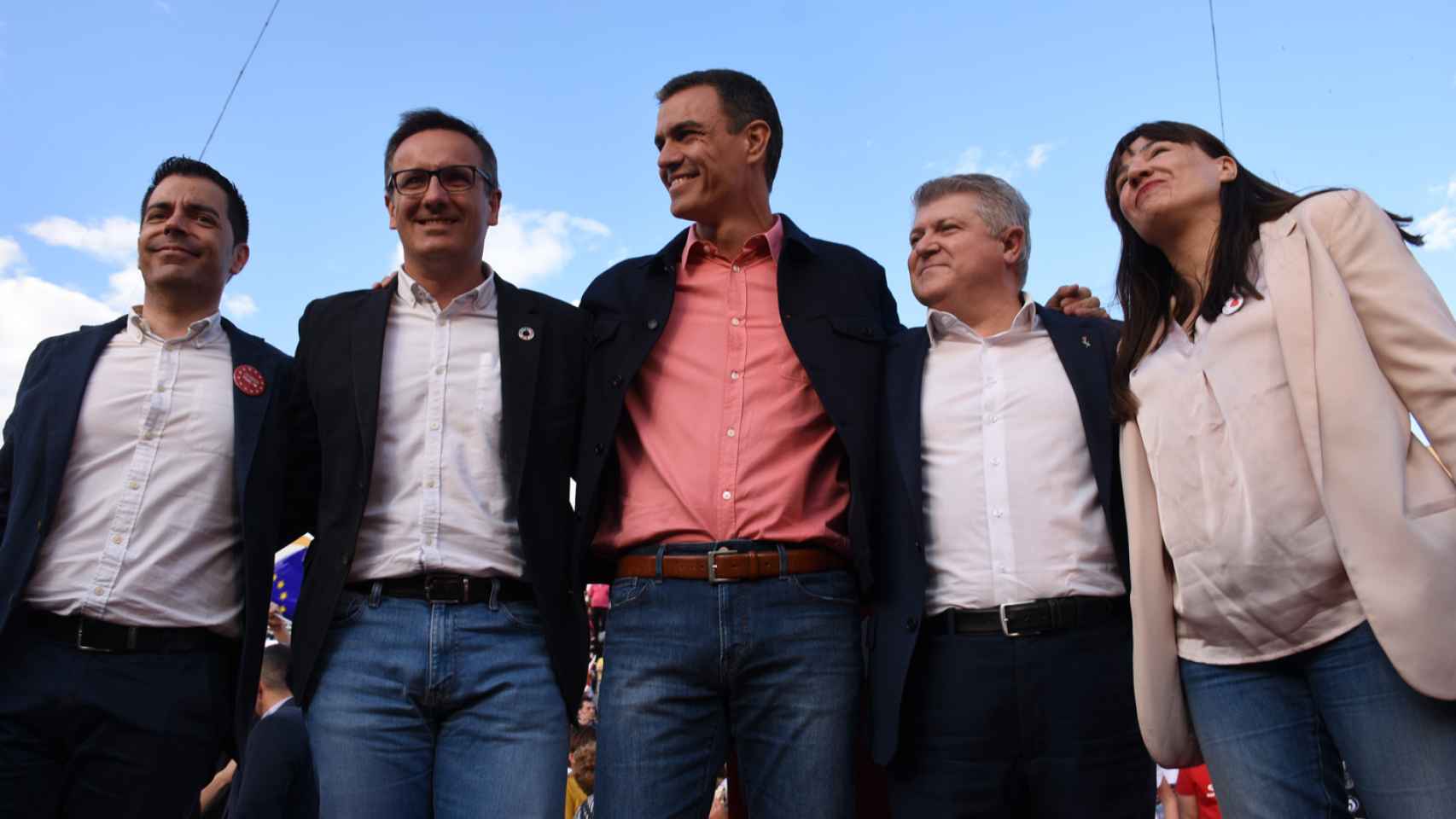 Diego Conesa, Pedro Sánchez y José Vélez en un mitin en las elecciones de 2019.
