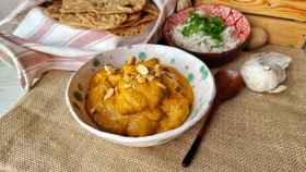 Korma de pavo, un curry indio muy cremoso con frutos secos