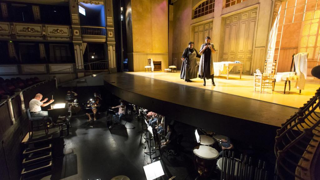Un ensayo de teatro en el Teatro Cervantes.