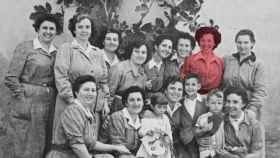 Manoli, junto a sus compañeras en la cárcel de Segovia en el año 1955.