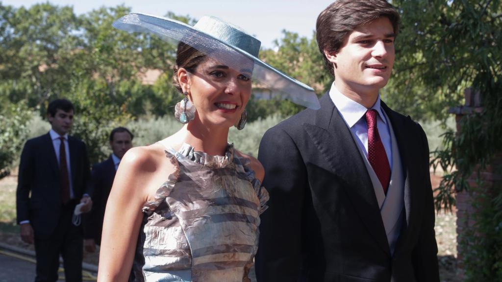 Belén Corsini y Carlos Fitz-James Stuart en la boda de María Corsini y Diego Osorio.