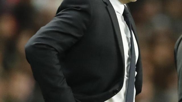 Pochettino, concentrado en la zona técnica del PSG