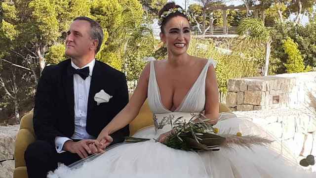 La estilista Cristina Rodríguez y el empresario Raúl García, durante su boda. | Foto: IG @aleixalcarazcosta