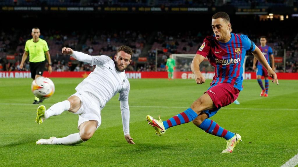Sergiño Dest, en el Barcelona - Granada de La Liga 2021/2022
