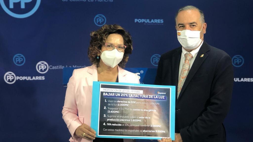 Carmen Riolobos, diputada nacional del PP, y José Julián Gregorio, senador del PP