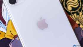 Logo de Apple en un iPhone 11.