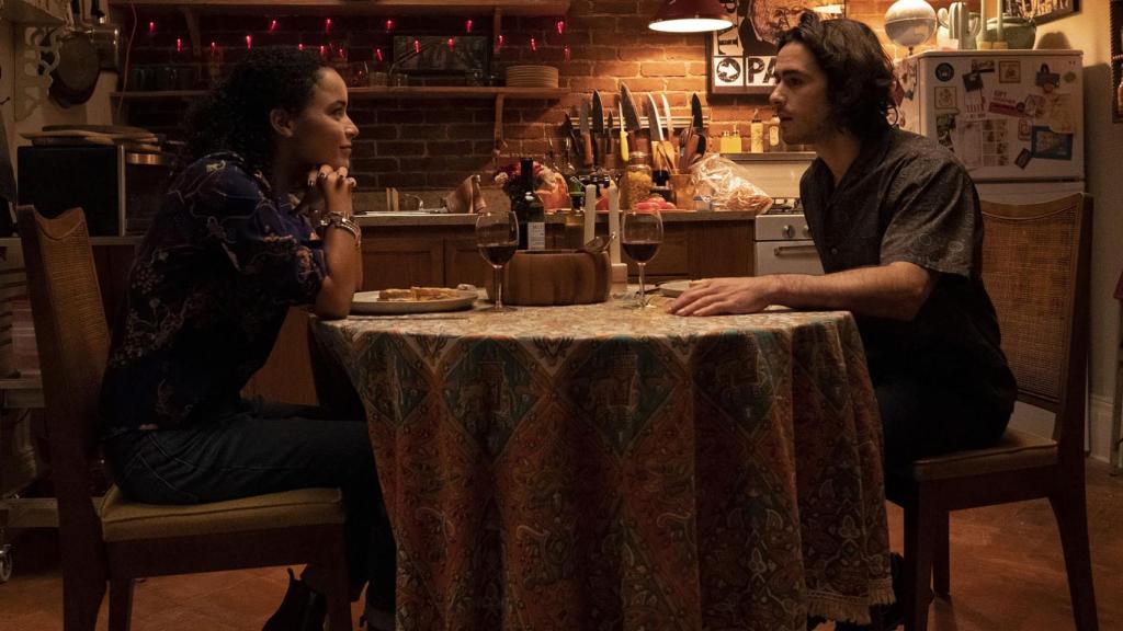Juliana Canfield y Ben Schnetzer en el primer episodio de 'Y: El último hombre'.