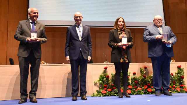 El presidente de la Diputación de Salamanca entrega las Medallas de Oro de la Provincia