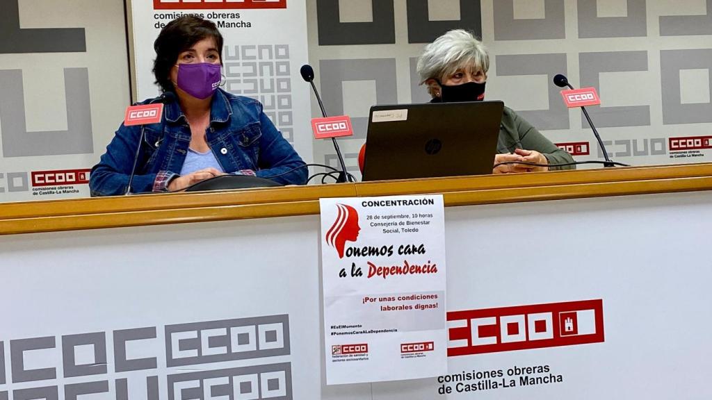 Chelo Cuadra, secretaria regional de la Federación de Sanidad y Sectores Sociosanitarios de CCOO, y Toñi Márquez, responsable de la Federación en Toledo