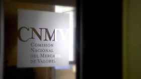 Logotipo de la CNMV en una de sus oficinas.