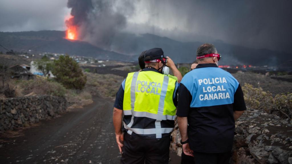 Local Police and Civil Guard work in aid work.