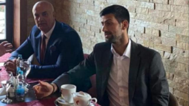 Djokovic, junto a Milan Jolovic