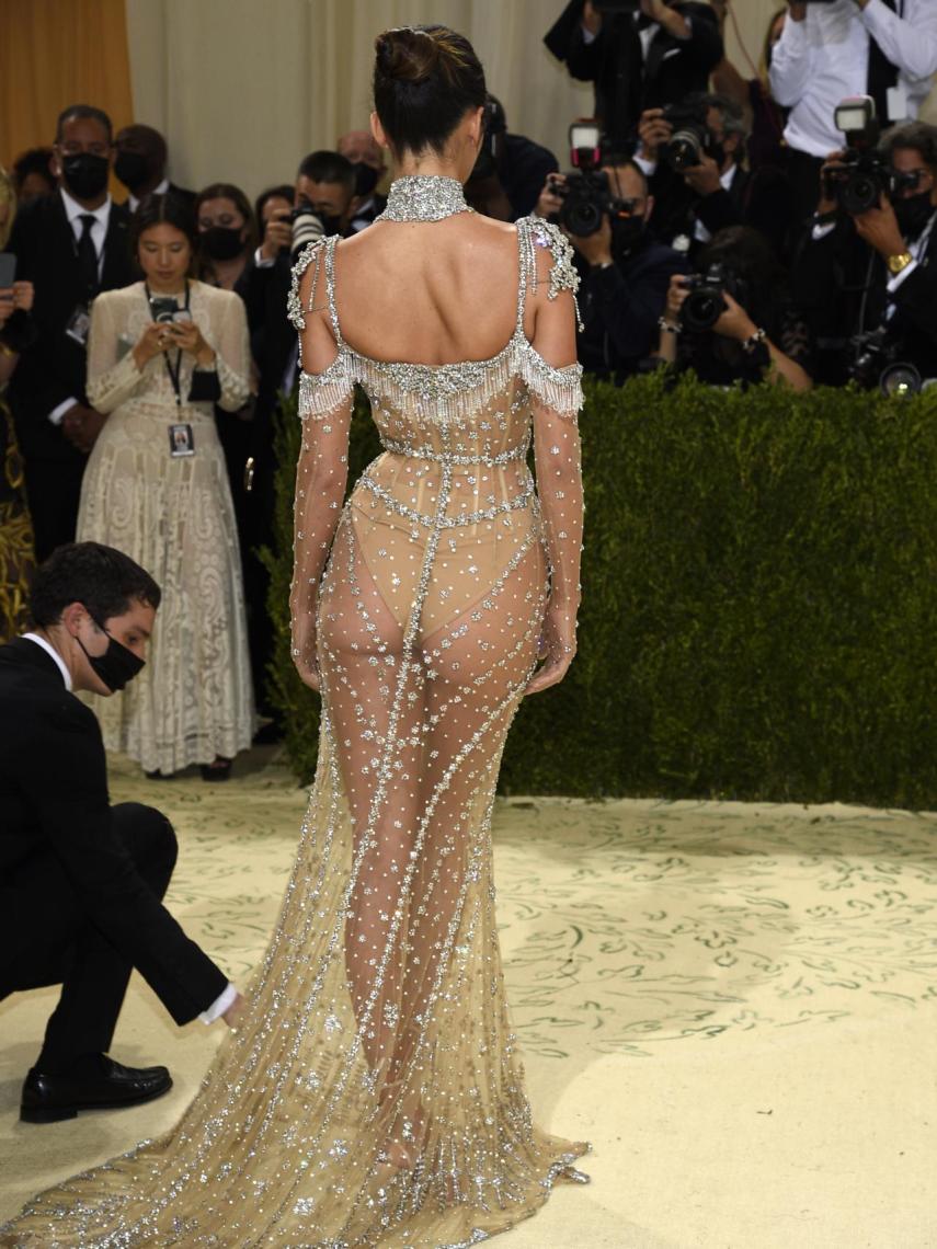 Detalle del moño de Kendall Jenner en la gala MET.