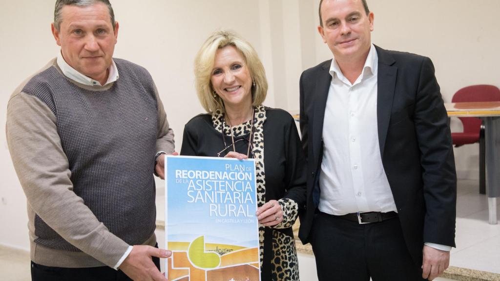 J. L. Leal / ICAL . La consejera de Sanidad, Verónica Casado, el presidente de la Diputación, Francisco José Requejo, y el diputado provincial del PP por Aliste, Javier Faúndez, presentan el plan piloto del nuevo modelo de asistencia sanitaria en el medio rural