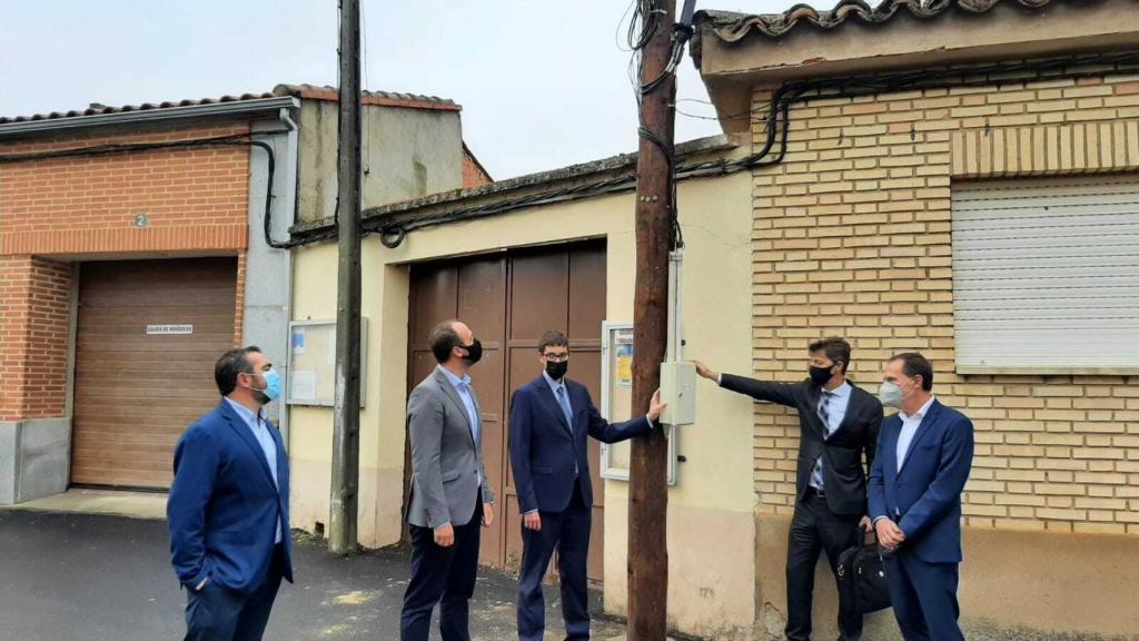 El director general de Telecomunicaciones y Ordenación de los Servicios Audiovisuales, Arturo Azcorra , junto al delegado de Telefónica en Castilla y León, Javier Alonso y el subdelegado del Gobierno en Zamora, Ángel Blanco