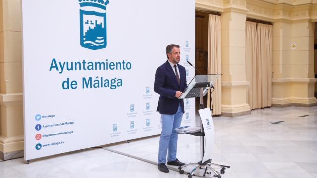 El concejal de Economía y Hacienda, Carlos Conde, en rueda de prensa.