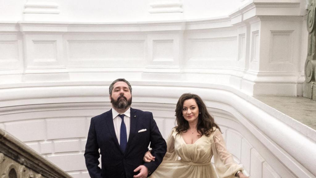 El heredero ruso y la escritora se han casado en el ayuntamiento de San Petersburgo.