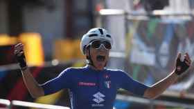 Elisa Balsamo celebra su triunfo en el Mundial de ciclismo 2021