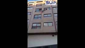 El espectacular rescate de una mujer que quería saltar de un cuarto piso en Pontevedra