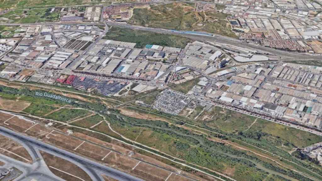 Vista de los suelos industriales situados junto al río Guadalhorce, en Málaga.