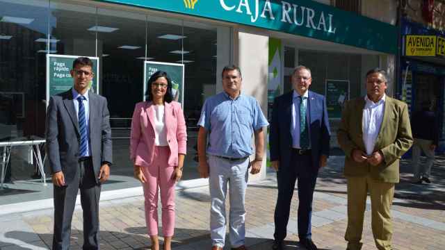 Equipo personal que atenderá en el nuevo espacio de Caja Rural de Salamanca