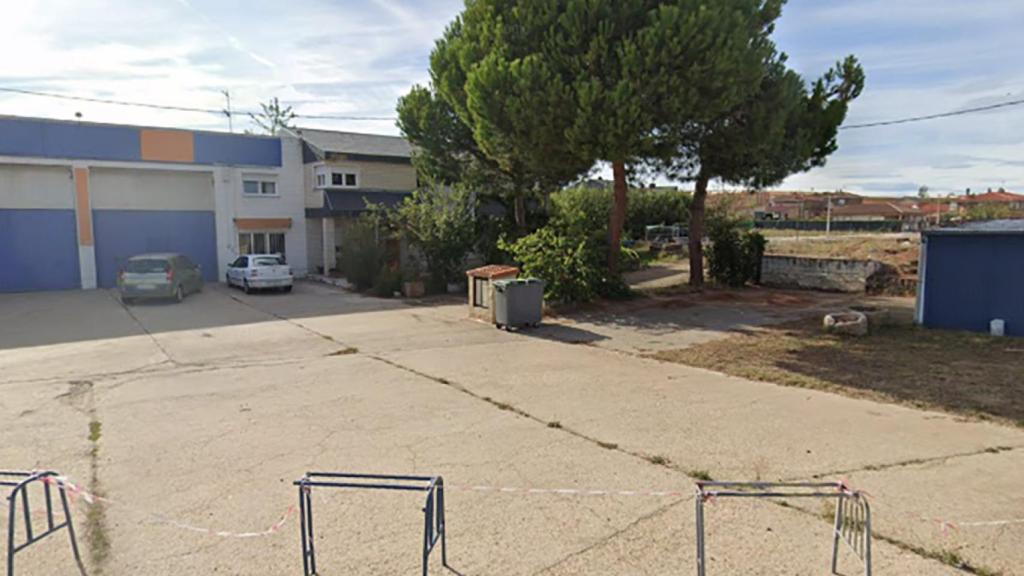 El contenedor de la disputa en el camino Las Fuentes de Roales del Pan