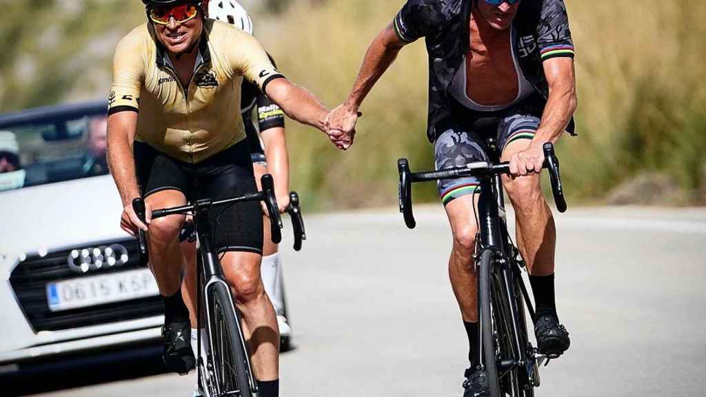 Jan Ulrich junto a Lance Armstrong en una salida en bici por Mallorca