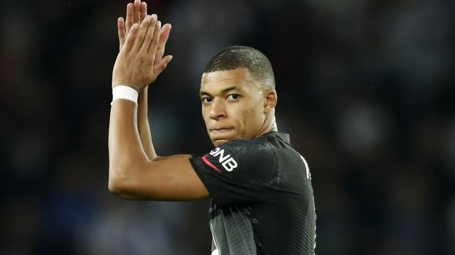 Kylian Mbappé, en un partido del PSG durante la temporada 2021/2022