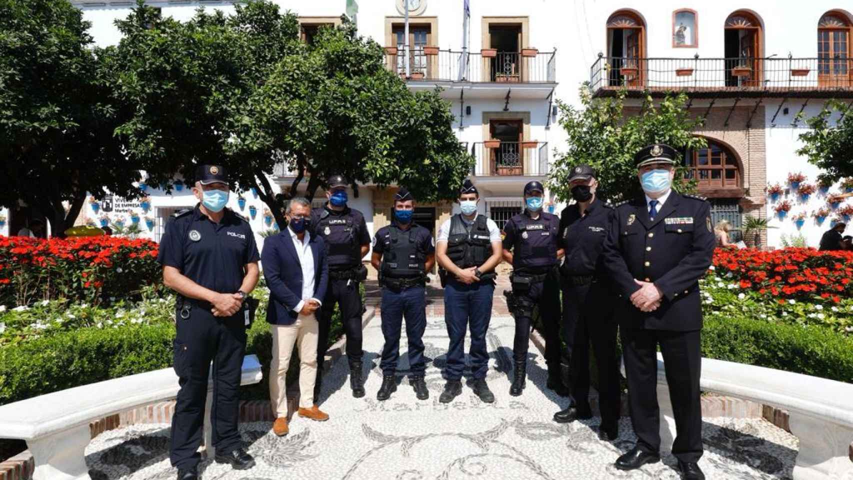 Miembros de la Policía Nacional francesa se incorporan en el patrullaje de Marbella.