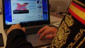 Un agente de la Policía Nacional advierte a través de Internet del riesgo de estafa