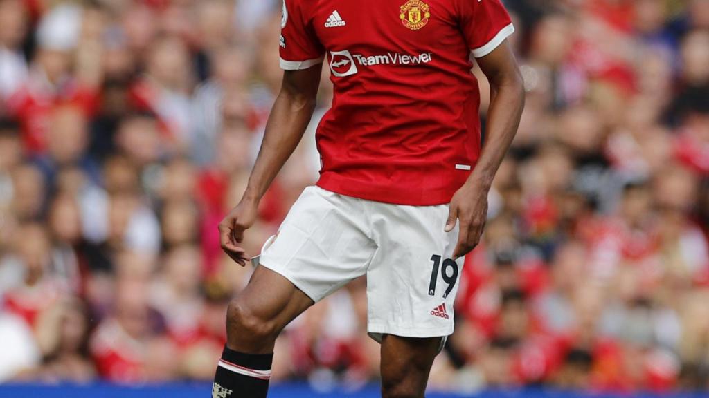 Varane, en un partido del Manchester United en la temporada 2021/2022