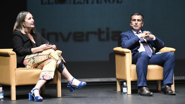 Eva Aguado y Carlos Rontomé durante la mesa redonda.