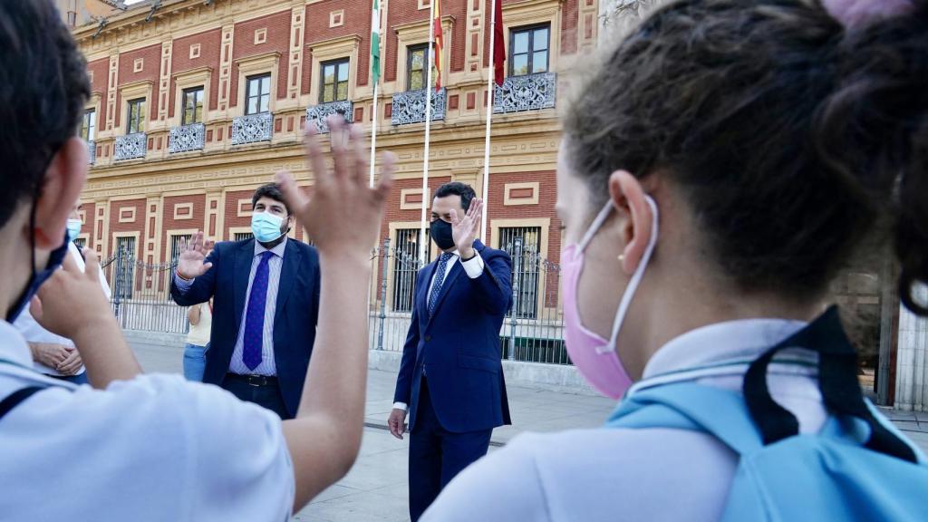 Moreno y López Miras exigen a Pedro Sánchez que introduzca ya en su agenda la financiación autonómica