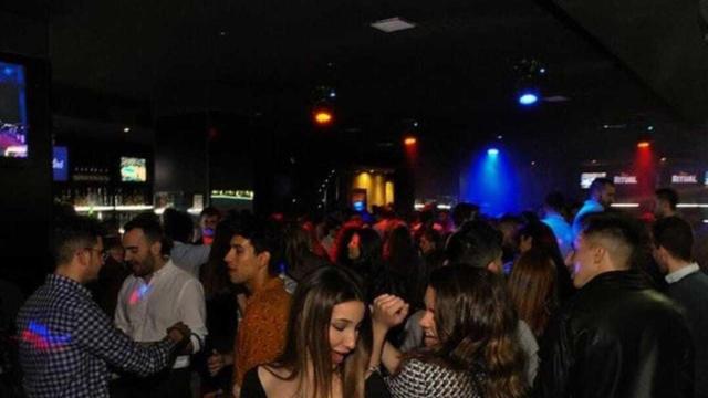 Ambiente prepandémico en la discoteca