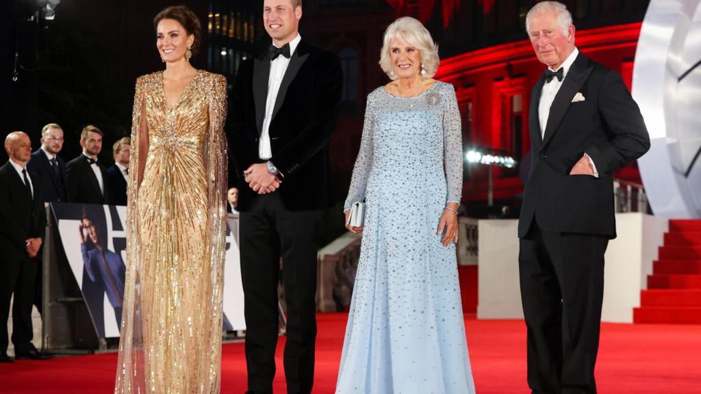 La Familia Real británica en el estreno de la última película del agente 007.