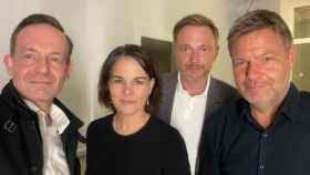 De izquierda a derecha: Volker Wissing (FDP), Annalena Baerbock (Los Verdes), Christian Lindner (FDP) y Robert Habeck (Los Verdes).
