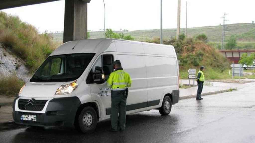 Traffic Control with camouflaged vans
