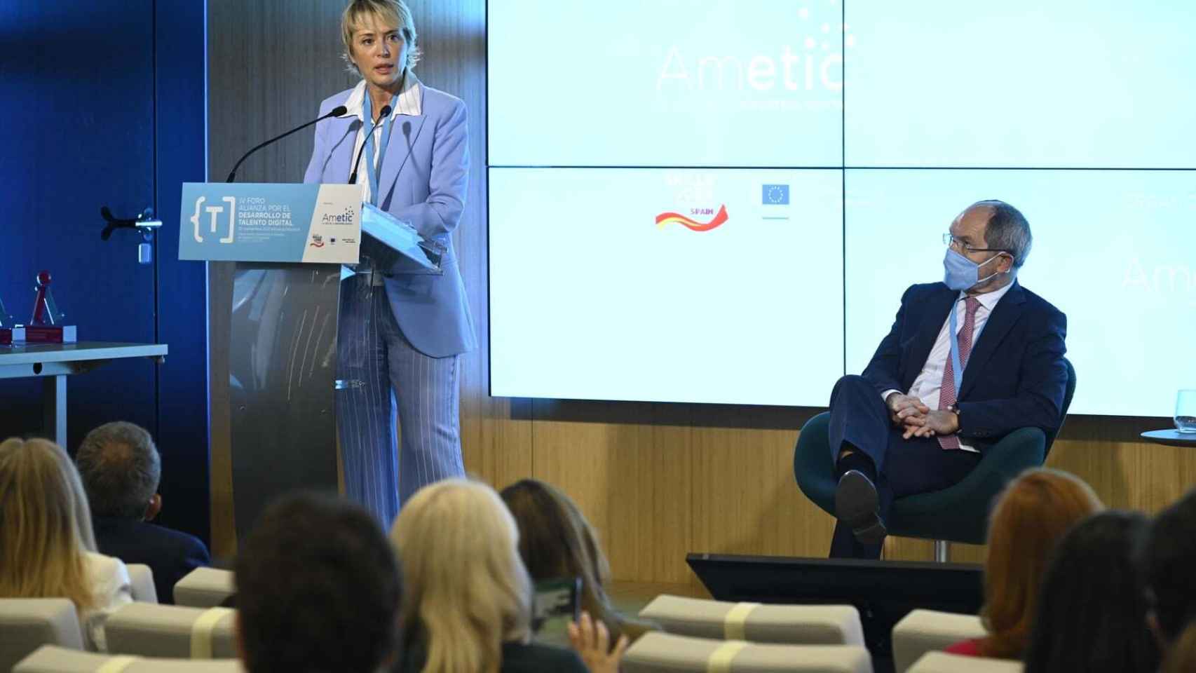 Carme Artigas y Pedro Mier en la inauguración del IV Foro Alianza por el Desarrollo de Talento Digital de Ametic. FOTO: Ametic