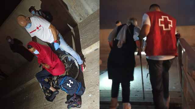 Nunca había visto esto: Un inmigrante en silla de ruedas y otro con muletas en las pateras de Alicante