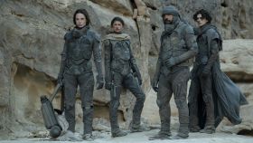 Rebecca Ferguson, Zendaya, Javier Bardem y Timothée Chalamet en una escena de 'Dune'.