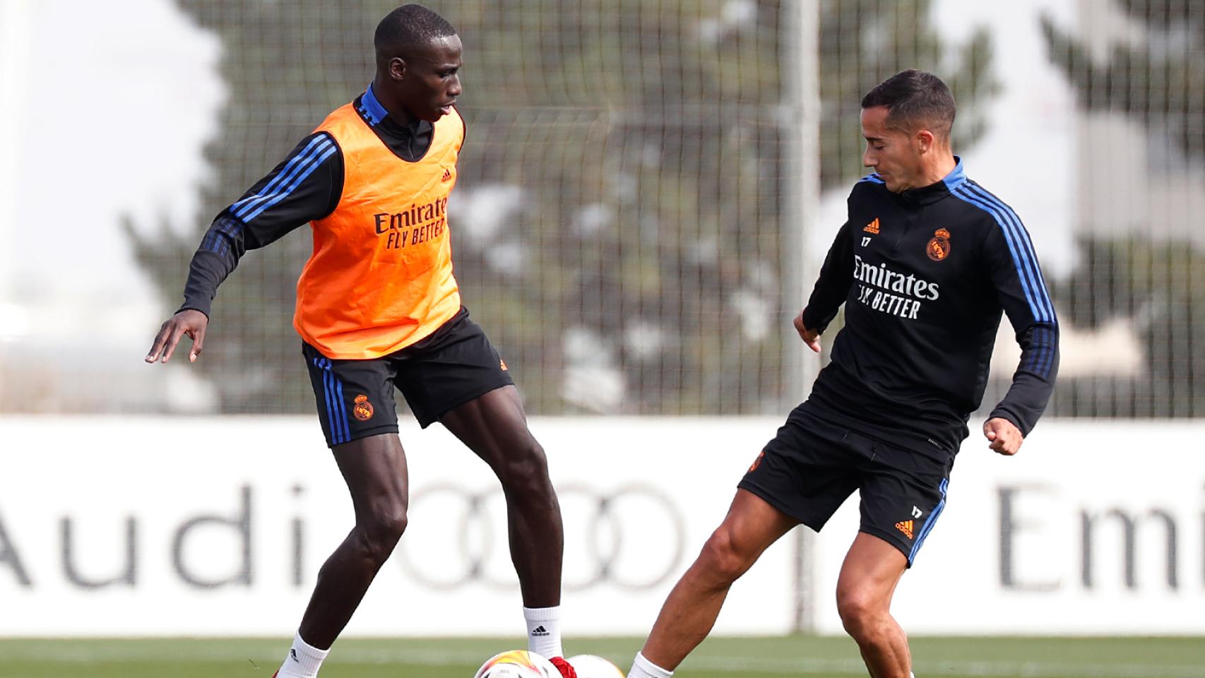 Ferland Mendy y Lucas Vázquez, en el entrenamiento del Real Madrid