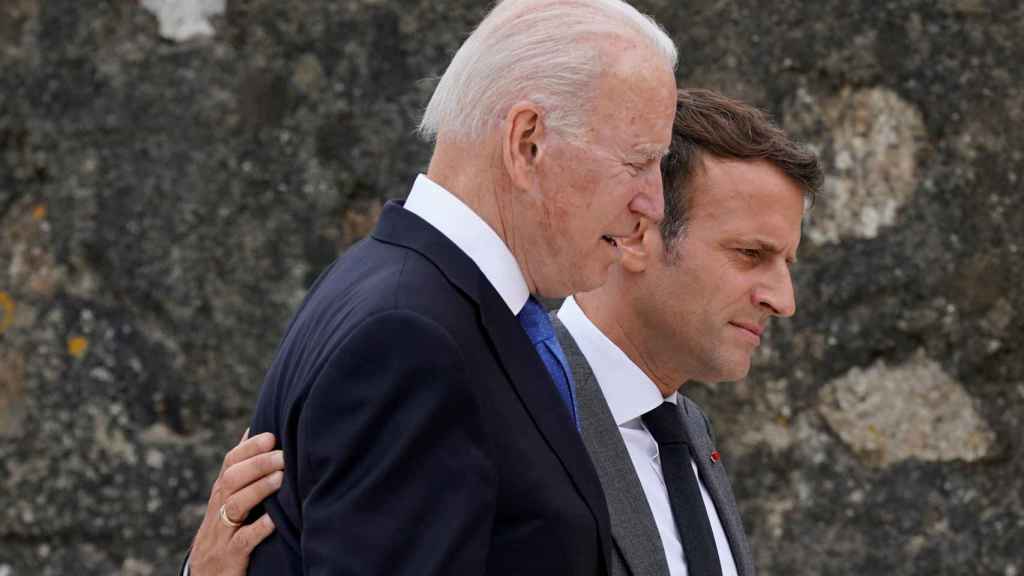 Joe Biden y Emmanuel Macron.