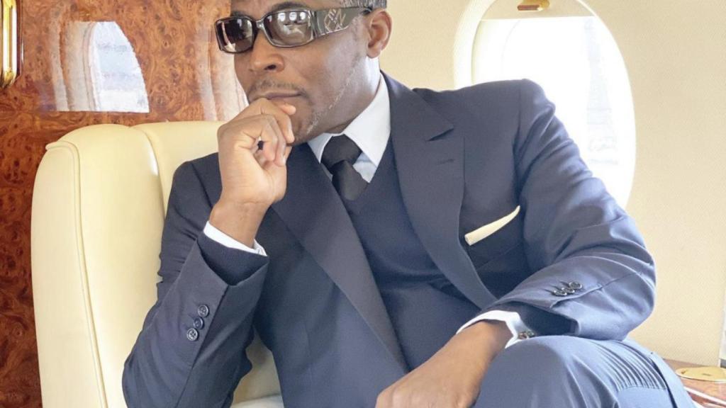 'Teodorín' Nguema Obiang, en avión privado. Fotos de sus redes sociales, donde comparte imágenes de sus lujos.